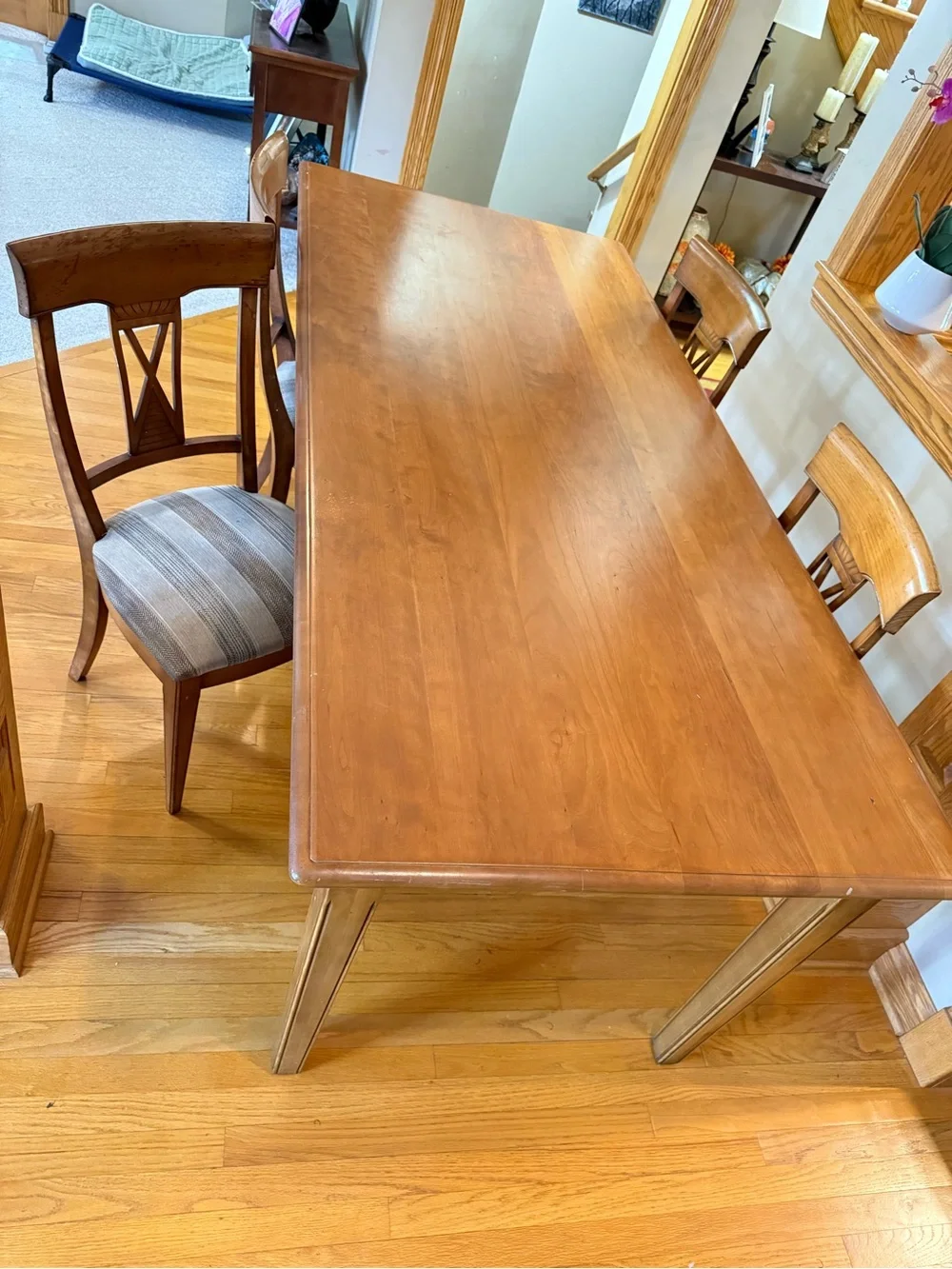 Vintage/Classic Wooden Dining Table & Chair Set
